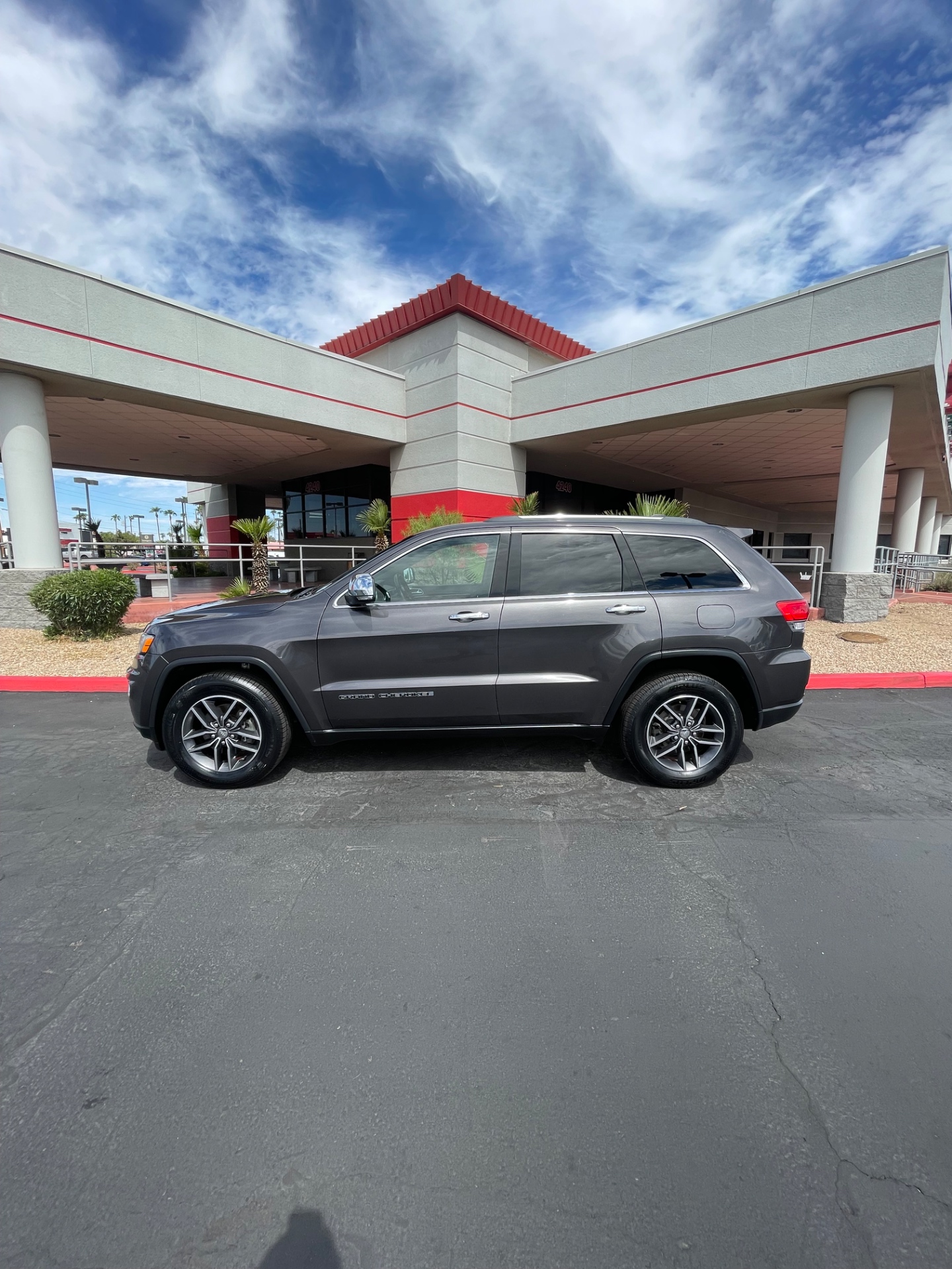 jeep grand cherokee 2018 1C4RJEBG7JC124696 image